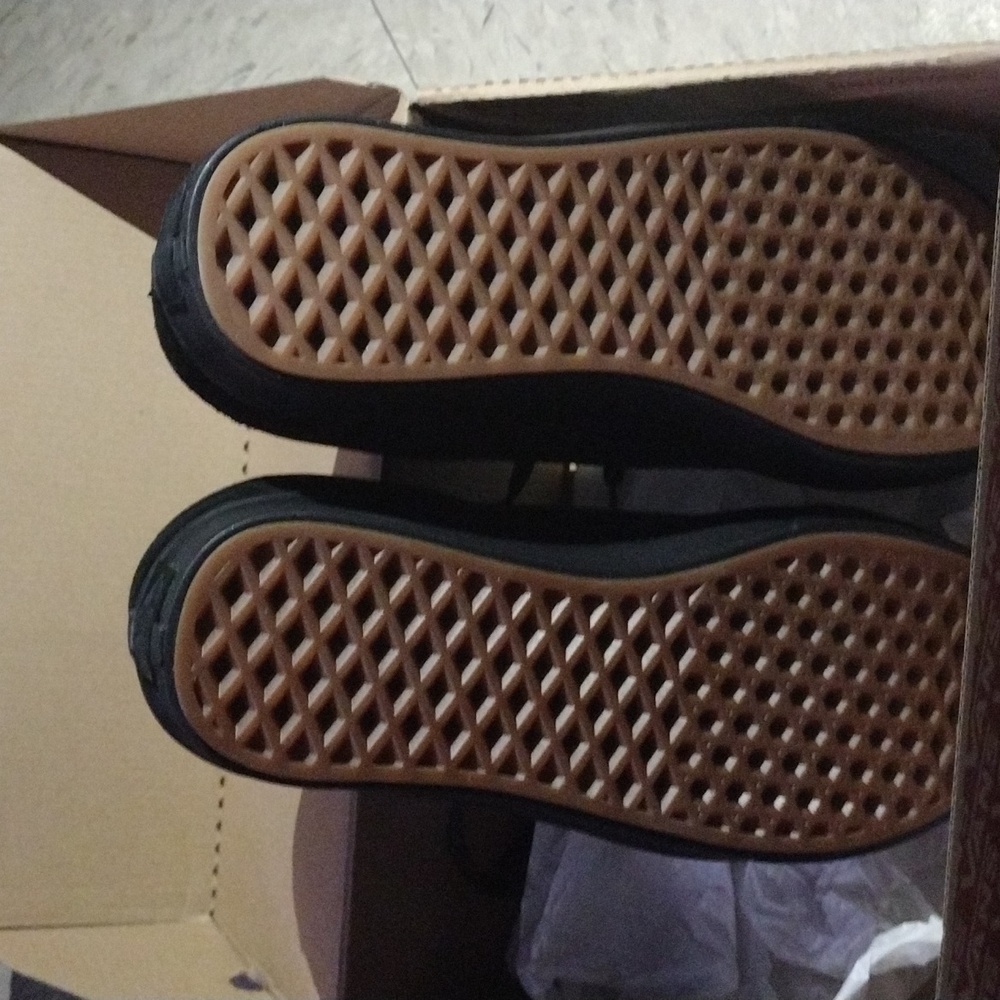 Sneakers - Picture 3 of 4